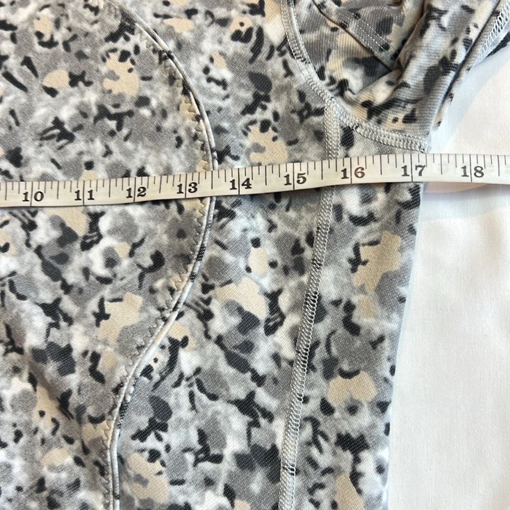 Lululemon Nice Asana Jacket Not So Petite Fleur Silver Spoon Grey size 6 - Picture 14 of 15